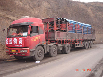 管道運輸車輛到達礦區(qū)